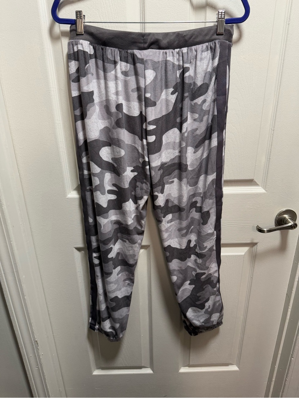 Dkny Womens Gray and White Camo Hooded Pajama Set size L - Picture 9 of 13